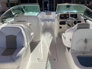 2018 Robalo R227