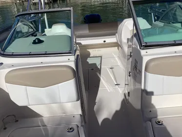 2018 Robalo R227