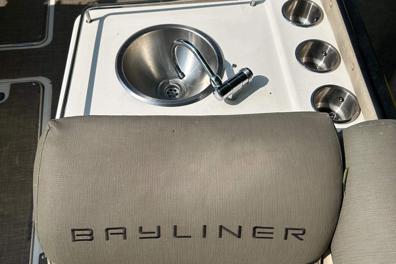 2016 Bayliner Element XR7