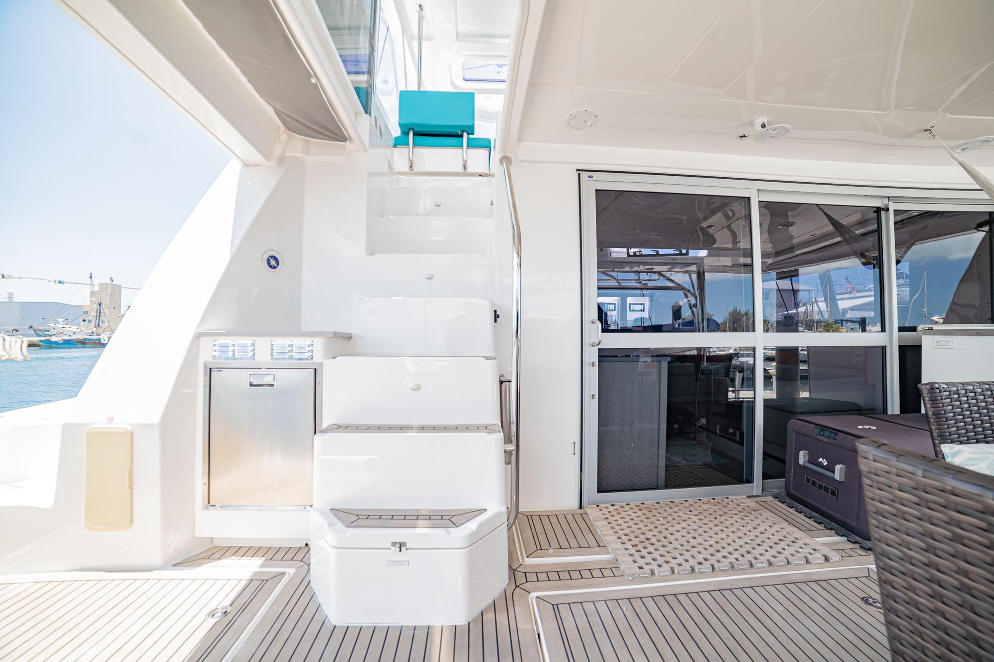 Access from Aft Deck to Flybridge