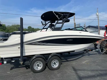 2017 Sea Ray SPX 210