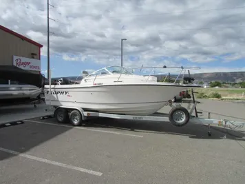 2011 Trophy Marine 2102 WA