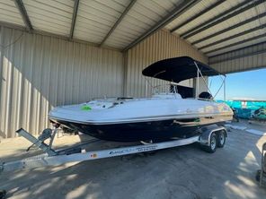 2023 Hurricane SunDeck Sport CC 231 OB
