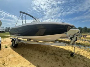 2024 Robalo R180