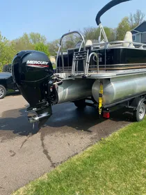 2022 Tahoe Pontoon grand island