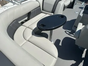 2022 Sylvan Mirage Cruise 820 CR