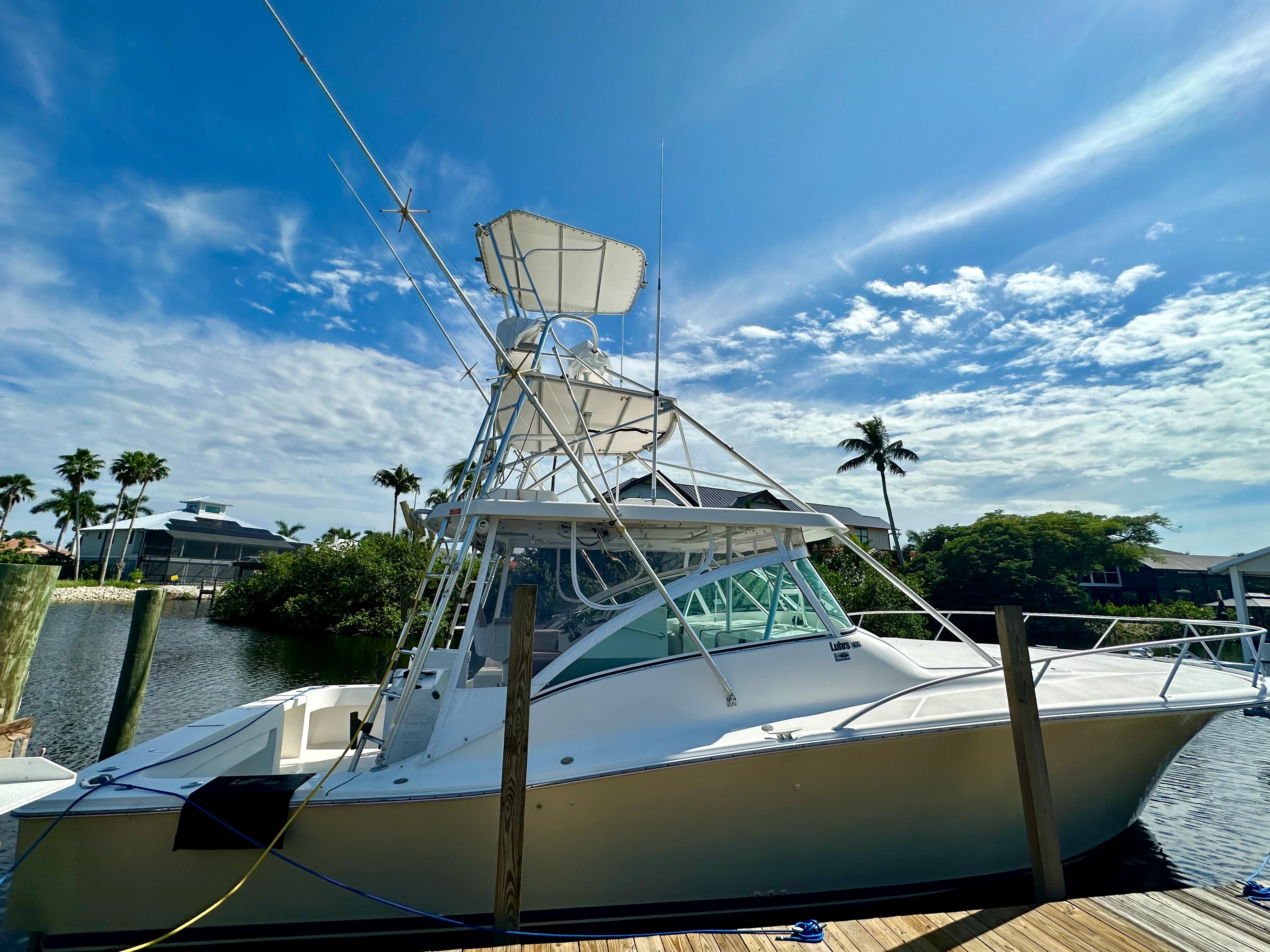 2002 Luhrs 40 Open