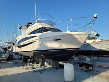 2012 Carver 41 Cockpit Motor Yacht