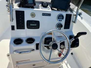 2018 Robalo R180 Center Console