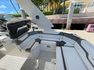 2014 Monterey 320 Sport Yacht