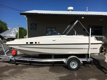 2016 Bayliner 195 Deck Boat