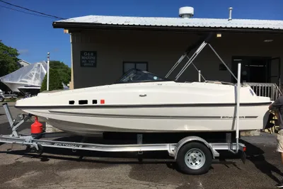 2016 Bayliner 195 Deck Boat