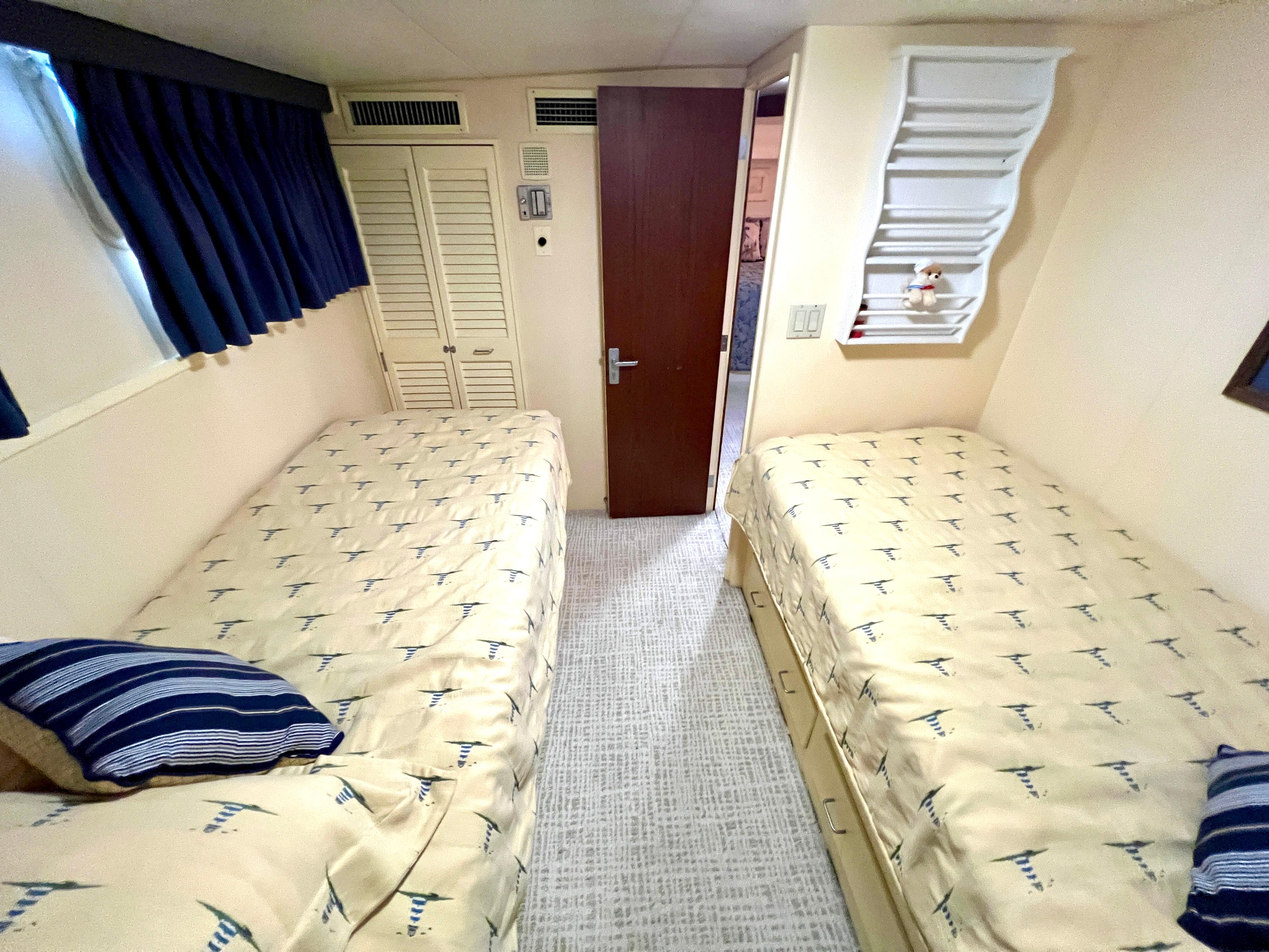 Guest Twin StateRoom - Strb. Side