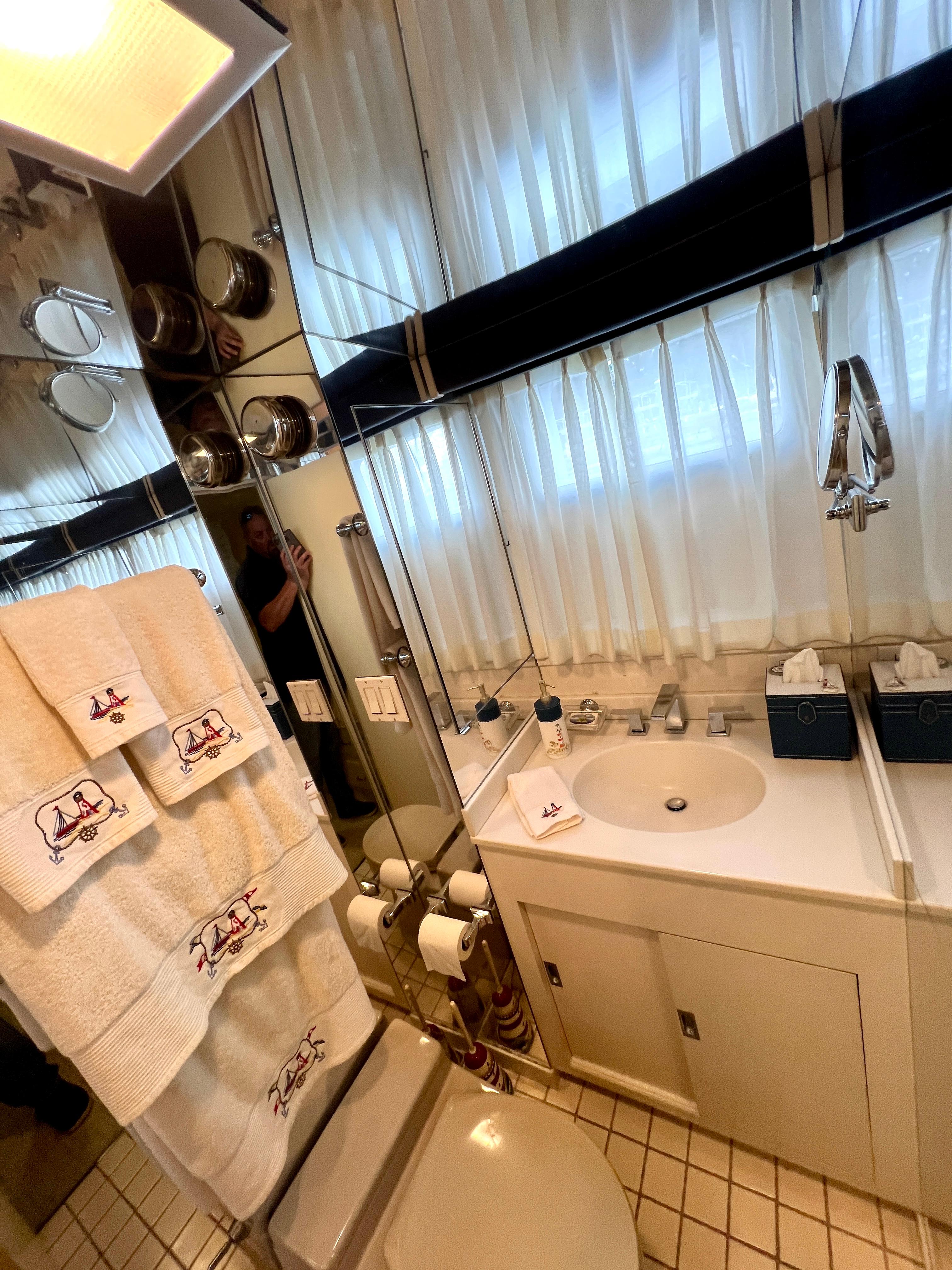 Guest StateRoom - Head / Shower 