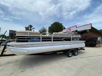 2017 Sun Tracker Party Barge 22 RF DLX