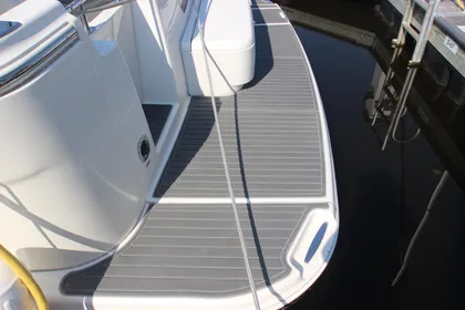 2004 Carver 444 Cockpit Motor Yacht