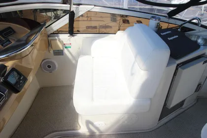 2004 Carver 444 Cockpit Motor Yacht