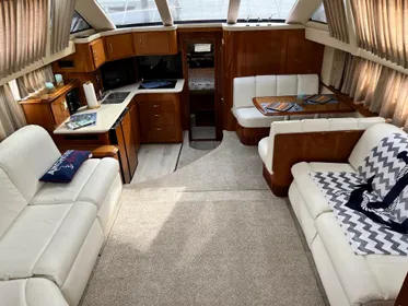 2004 Carver 444 Cockpit Motor Yacht