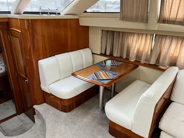 2004 Carver 444 Cockpit Motor Yacht