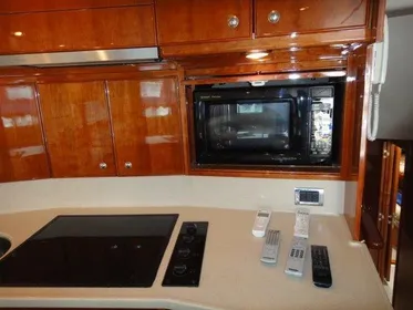 2004 Riviera 58 Enclosed Flybridge