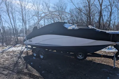 2019 Yamaha Boats 242SE