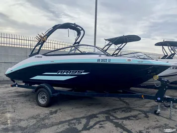 2023 Yamaha Boats AR195