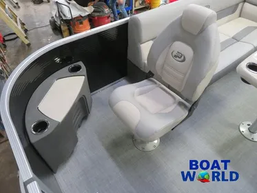 2024 Princecraft Vectra 23 RL Swingback Dinette Pontoon & Mercury 4