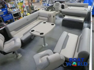 2024 Princecraft Vectra 23 RL Swingback Dinette Pontoon & Mercury 4