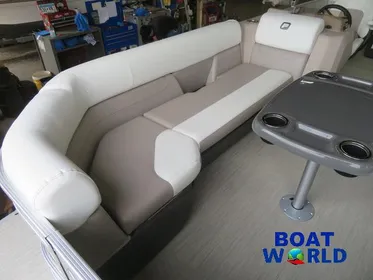 2024 Princecraft Vectra 23 RL Swingback Dinette Pontoon & Mercury 4