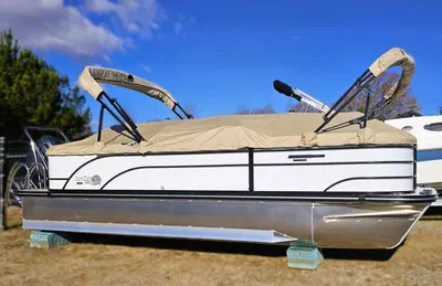 Sun Tracker Party Barge 20 Dlx boats for sale in North Carolina