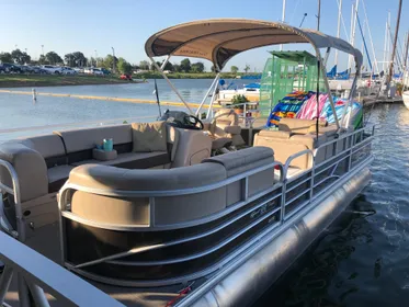 2018 Sun Tracker Fishin' Barge 22 XP3