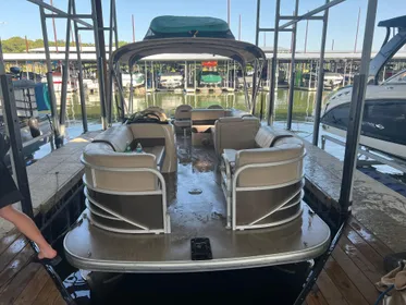 2018 Sun Tracker Fishin' Barge 22 XP3