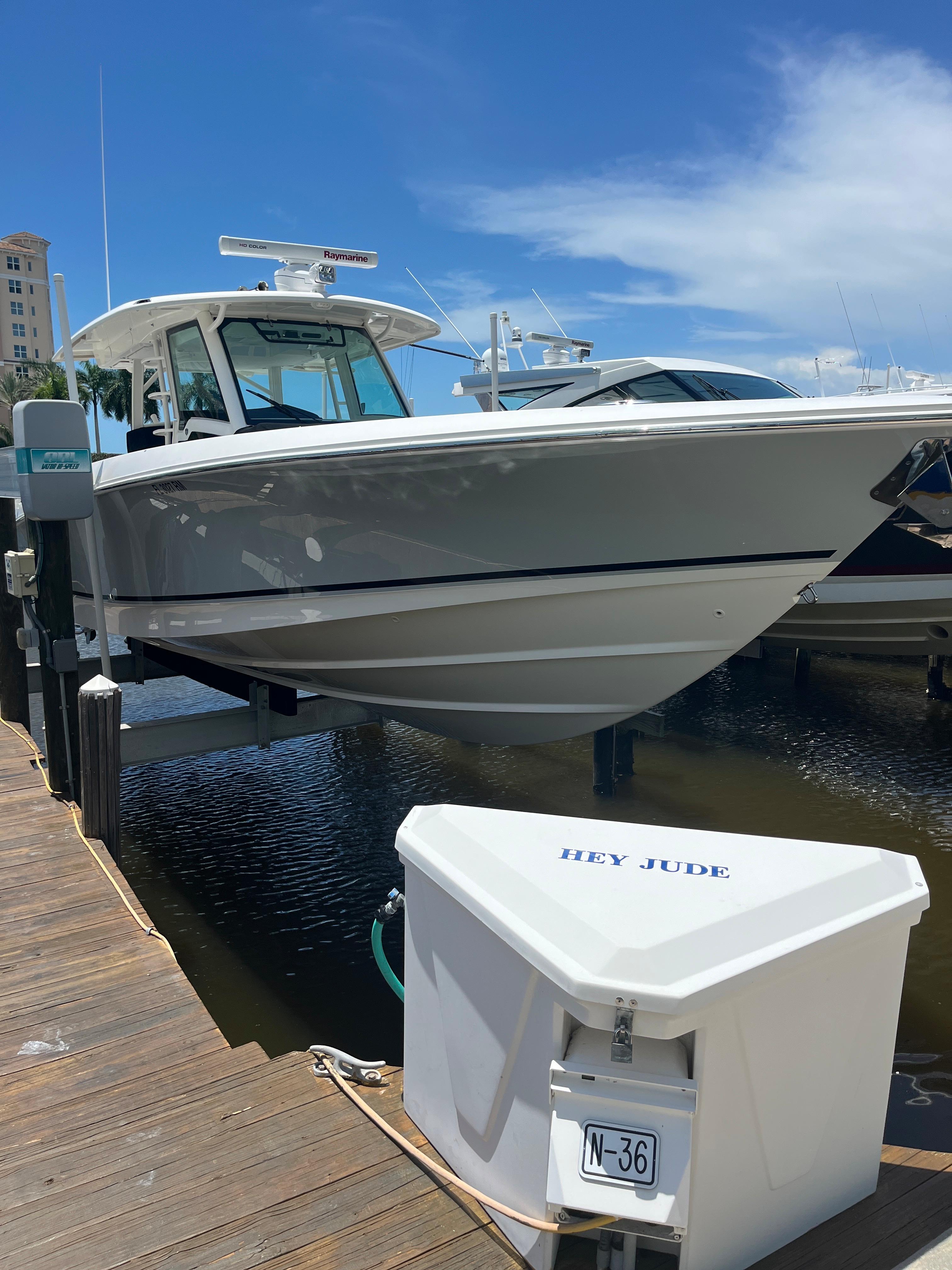 2018 Boston Whaler 380 Outrage