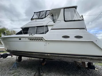 2001 Carver 356 Aft Cabin Motoryacht