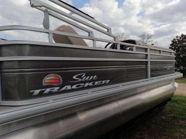 2024 Sun Tracker 20 Party Barge
