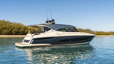 2025 Riviera 5400 Sport Yacht