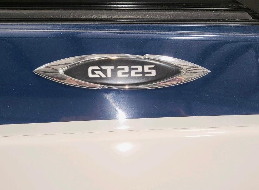 2016 Glastron GT225