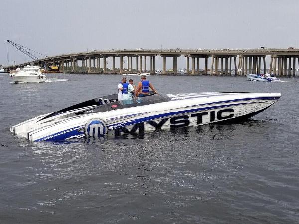 mystic c5000 boat