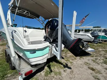 2021 NauticStar 243 DC