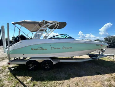 2021 NauticStar 243 DC