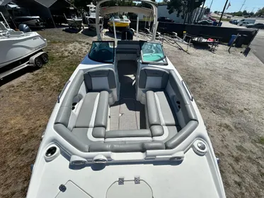 2021 NauticStar 243 DC