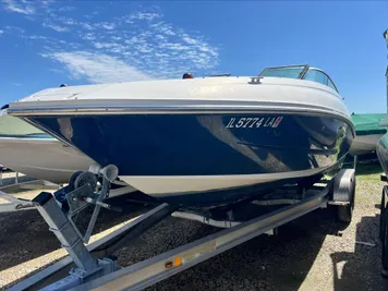 2013 Sea Ray 240 Sundeck