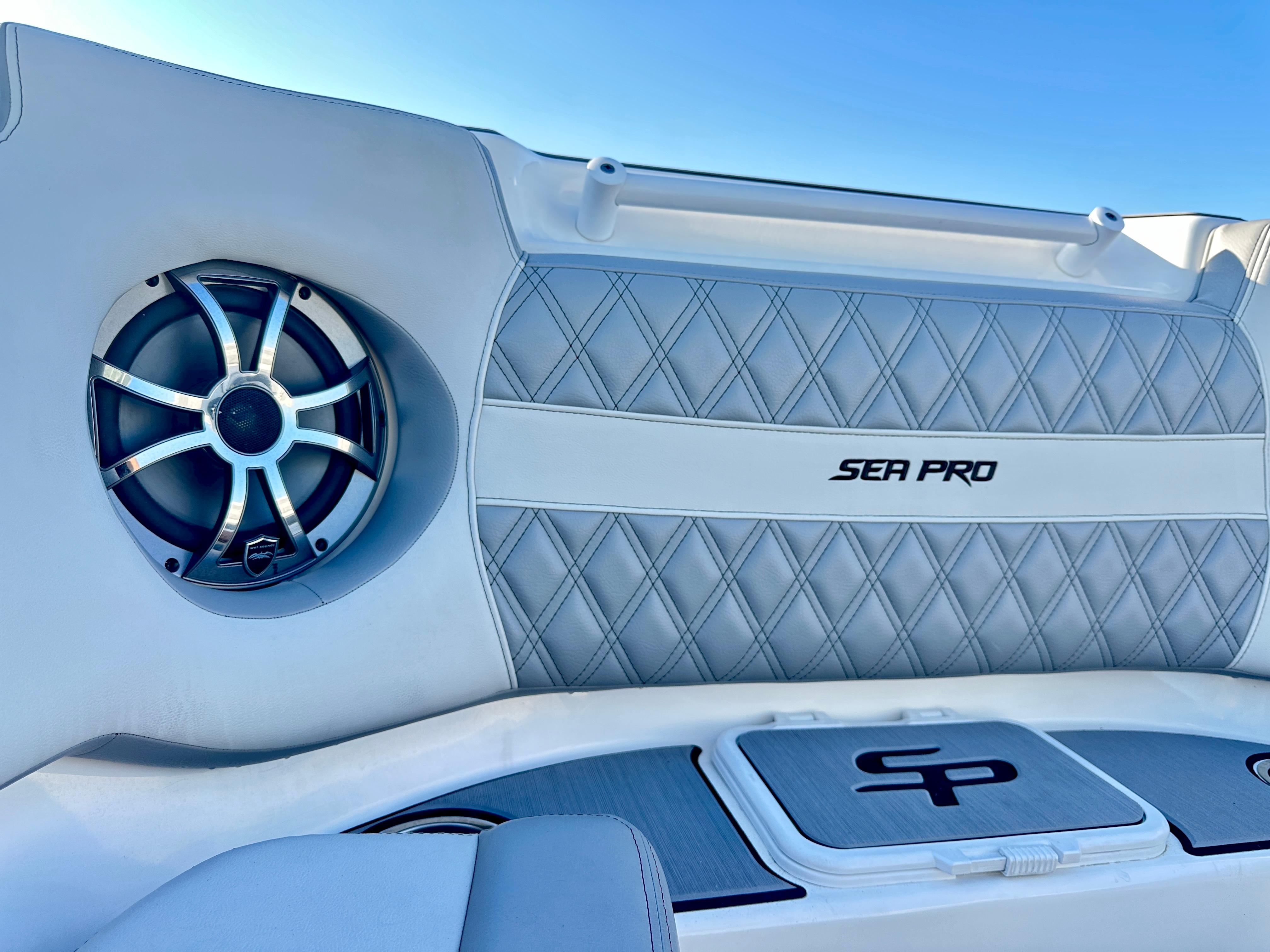 2021 Sea Pro 320 DLX