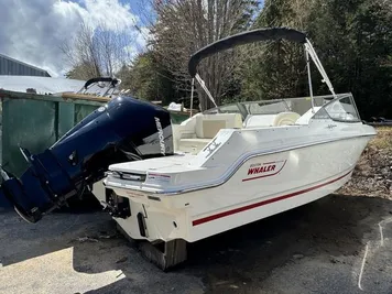 2024 Boston Whaler 210 Vantage