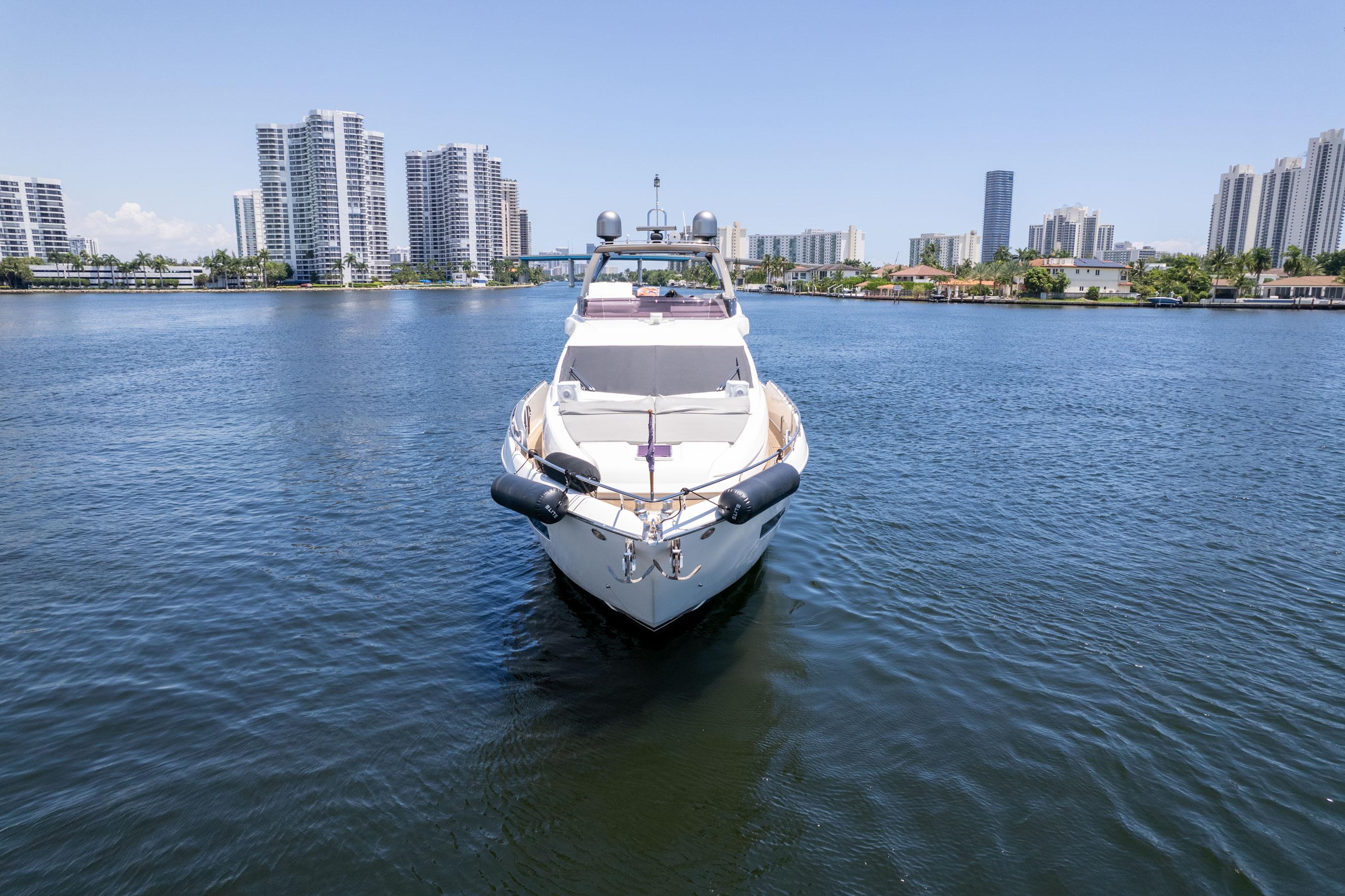 2015 Ferretti Yachts 750