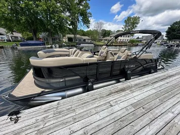 2024 Sylvan L3 LZ Tritoon - Mercury 200HP - DEALER DEMO