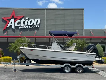 2017 Boston Whaler 190 Outrage