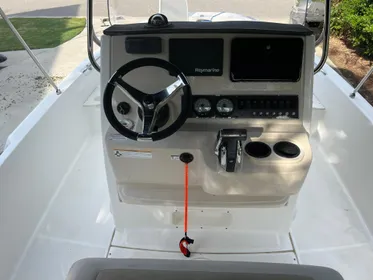 2018 Boston Whaler 210 Dauntless