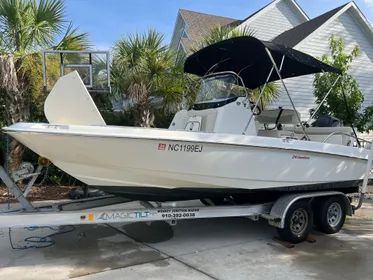 2018 Boston Whaler 210 Dauntless