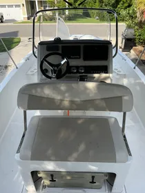 2018 Boston Whaler 210 Dauntless